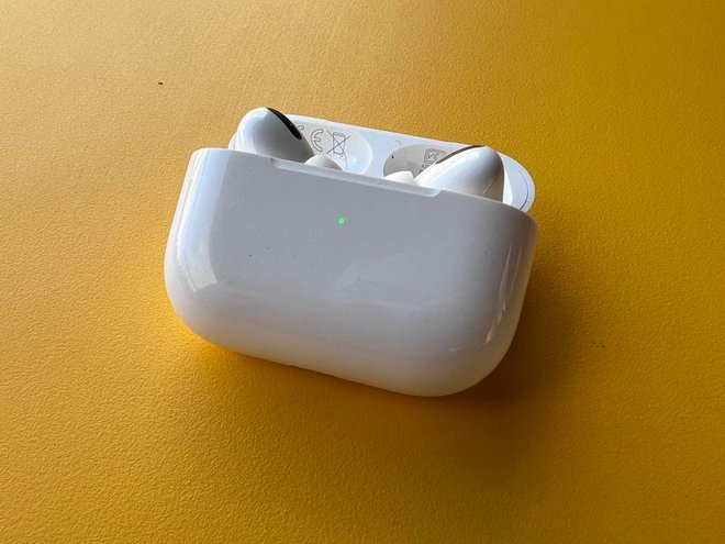 Apple tiết lộ tính năng gián đoạn khử tiếng ồn trên AirPods mới - 1