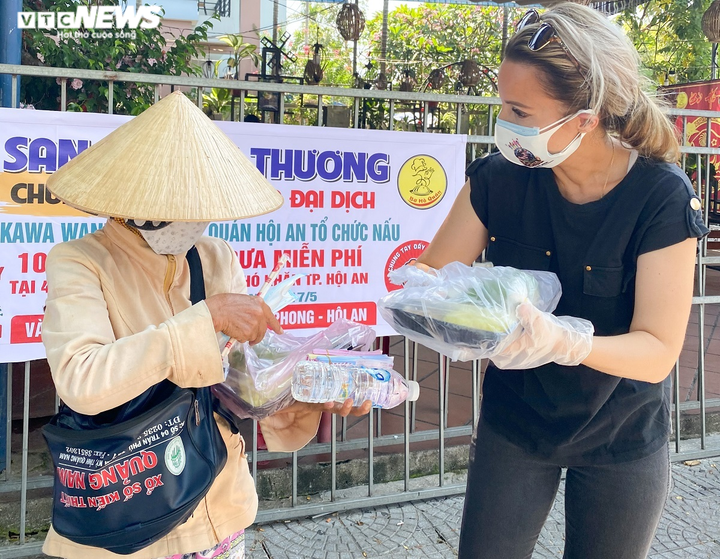 Ông Tây bà Đầm gieo mầm thiện nguyện ở Việt Nam - 3