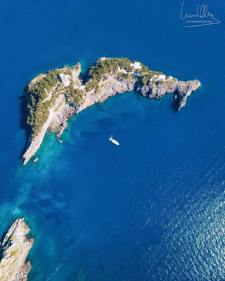 Hòn đảo có hình cá heo: Chỉ tiếp 12 khách/tuần, người có tiền mới tham quan được - 8