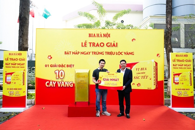Trúng giải đặc biệt 10 cây vàng, gia đình ăn Tết lớn nhờ Bia Hà Nội - 4