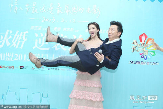 Phản ứng thú vị của sao Hoa ngữ khi được bế trên sân khấu - 6