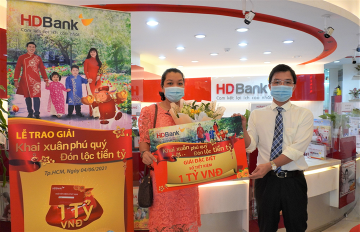 Tết đến, 'mang tiền về cho mẹ', trúng thêm tiền tỷ - 1