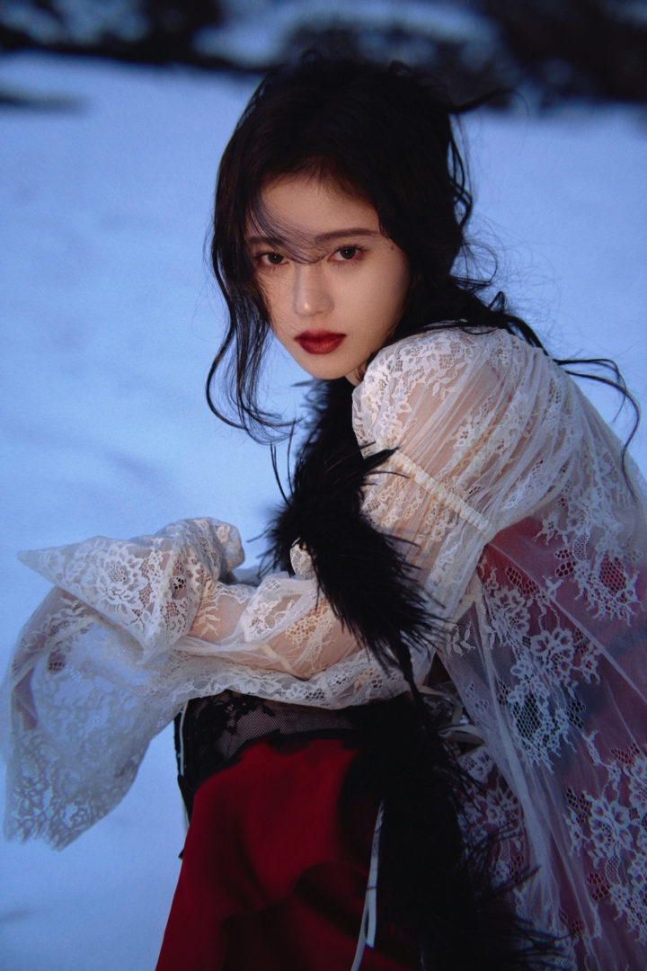 Dao kéo quá thành công, sao nữ Cbiz bị dân mạng gọi là 'mỹ nhân đổi đầu' - 1