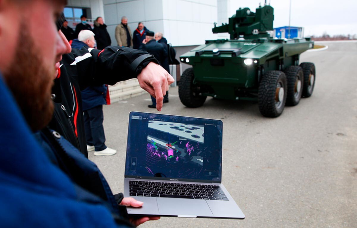 Chế tạo robot chiến đấu ngoài không gian, Nga ôm mộng lập căn cứ trên Mặt trăng - 2