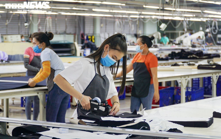 Người bán vé số, công nhân xa quê nặng trĩu ưu tư vì vắng Tết đoàn viên - 2