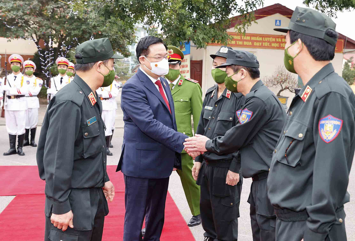 Ảnh: Chủ tịch Quốc hội chúc Tết, kiểm tra công tác ứng trực của Cảnh sát Cơ động - 3