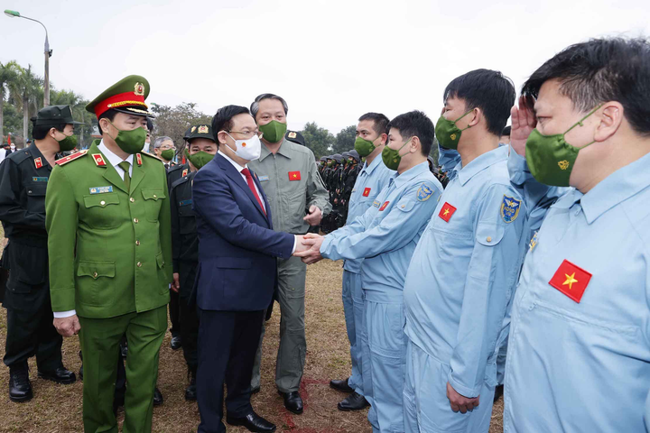 Ảnh: Chủ tịch Quốc hội chúc Tết, kiểm tra công tác ứng trực của Cảnh sát Cơ động - 6