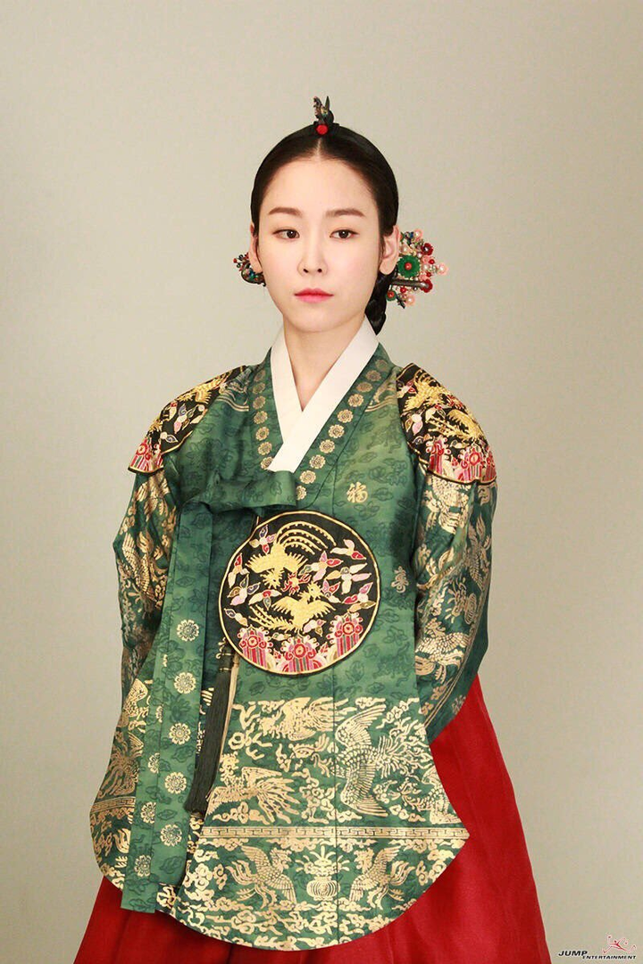 Đầu năm ngắm 4 mỹ nhân mặc Hanbok đẹp nhất xứ Hàn: Ai làm bạn xao xuyến nhất? - 7