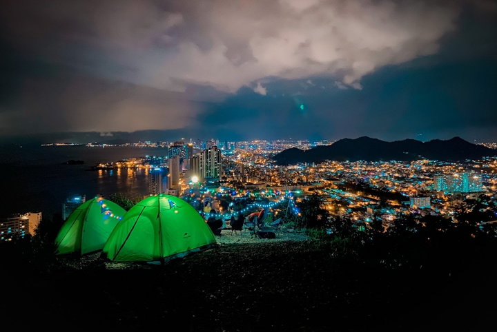 Nha Trang đâu chỉ có biển, bật mí tọa độ đẹp xuất sắc ngắm trọn thành phố về đêm - 14