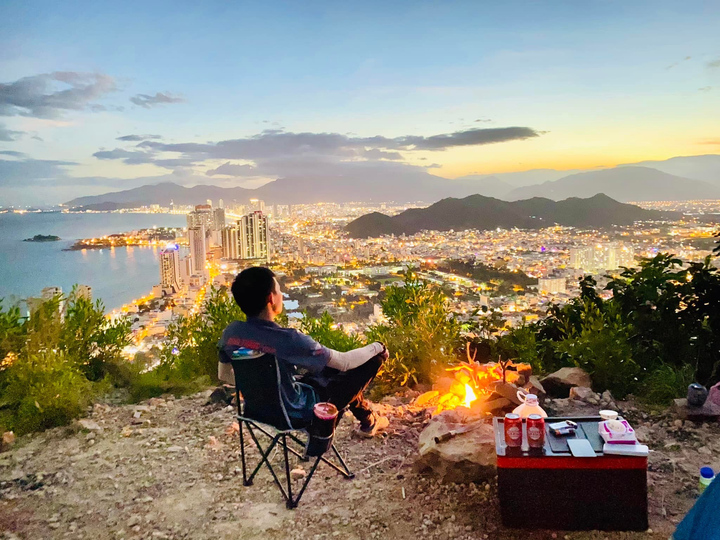 Nha Trang đâu chỉ có biển, bật mí tọa độ đẹp xuất sắc ngắm trọn thành phố về đêm - 11