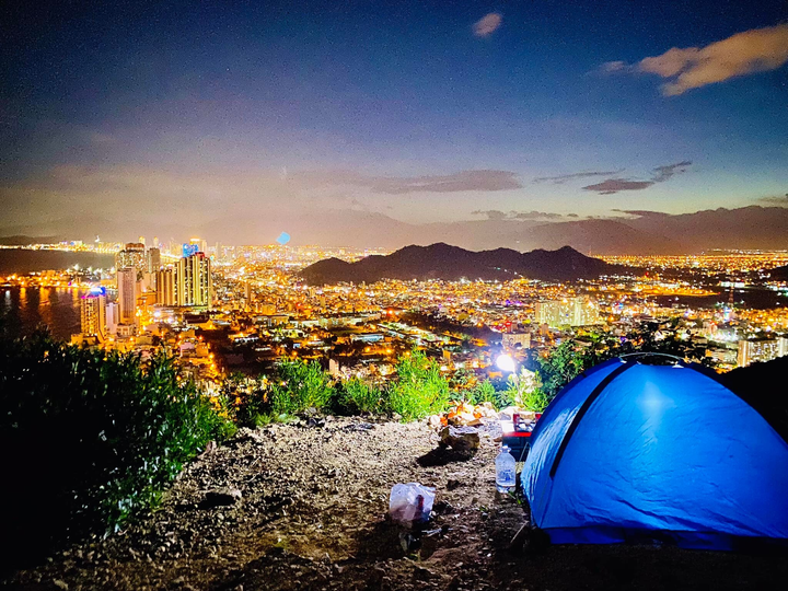 Nha Trang đâu chỉ có biển, bật mí tọa độ đẹp xuất sắc ngắm trọn thành phố về đêm - 13