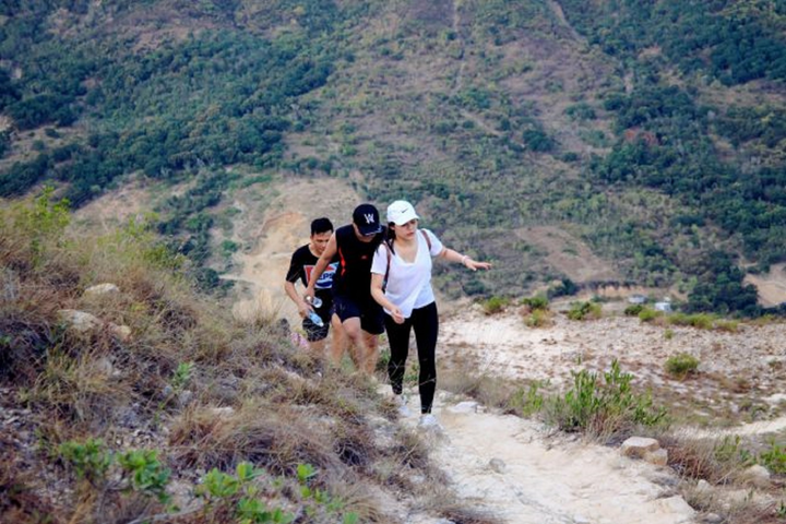 Nha Trang đâu chỉ có biển, bật mí tọa độ đẹp xuất sắc ngắm trọn thành phố về đêm - 5