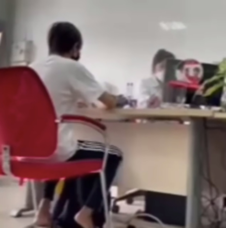 Đôi dép cũ và chiếc áo mặc 10 ngày: 2 chi tiết khiến fan xót xa về Hồ Văn Cường - 7