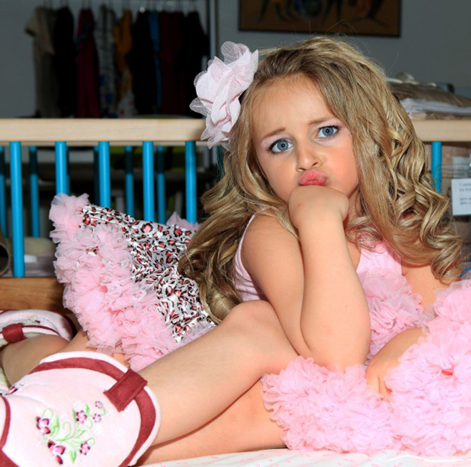 Cuộc sống khác thường của cô bé trở thành triệu phú khi 6 tuổi - 1