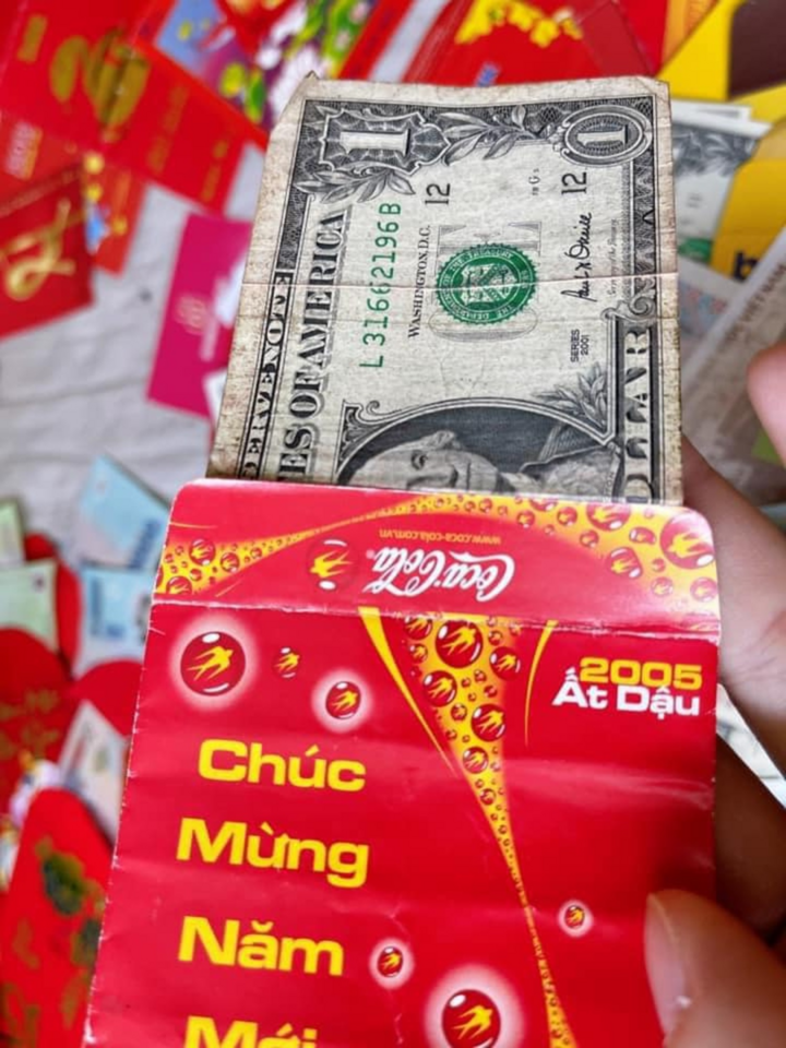 Được lì xì nhưng không xài, bạn trẻ giữ nguyên 936 bao kèm tiền suốt 19 năm - 8