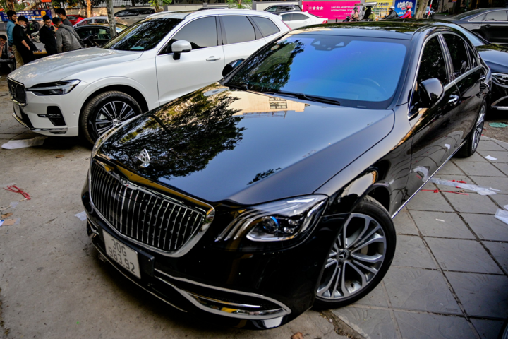 Độ Mercedes-Benz thành Maybach chơi Tết - 4