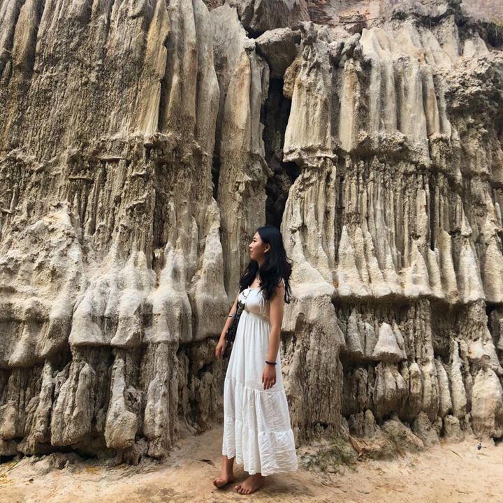 Dòng suối có 1-0-2 chỉ sâu tầm 5cm, nằm giữa đồi cát và rừng rậm đẹp như tranh - 7