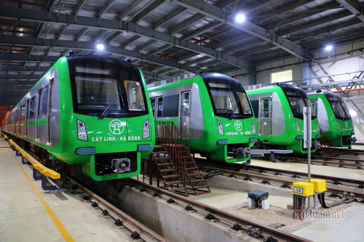 Theo chân kỹ sư chui gầm ‘soi’ tàu Cát Linh - Hà Đông - 4