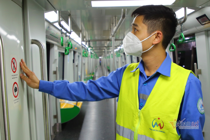 Theo chân kỹ sư chui gầm ‘soi’ tàu Cát Linh - Hà Đông - 8