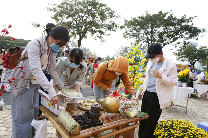 Ảnh: Hội hoa xuân Phú Mỹ Hưng tái hiện không gian Tết từ nhiều miền trên cả nước - 4