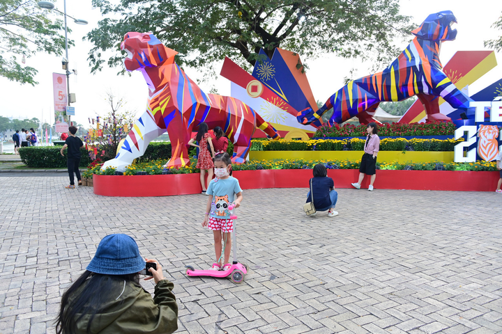 Ảnh: Hội hoa xuân Phú Mỹ Hưng tái hiện không gian Tết từ nhiều miền trên cả nước - 8