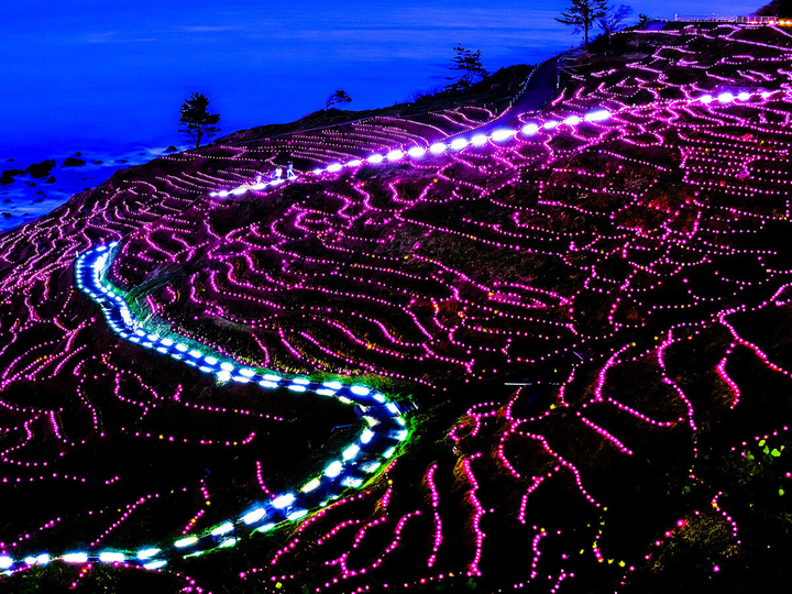 Cảnh siêu thực nơi ruộng bậc thang ‘hòa làm một’ với biển, về đêm càng lộng lẫy - 12