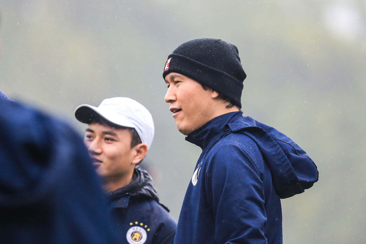 HLV Park Choong-kyun: 'Quang Hải nên xuất ngoại vào năm 2023' - 6