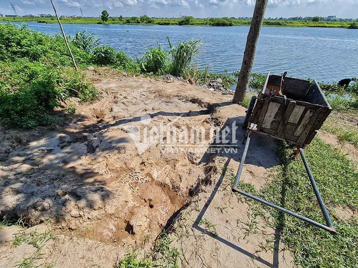 Tát cạn một khoảng sông tìm vật chứng vụ đốt xác chủ nợ ở Hải Dương - 4