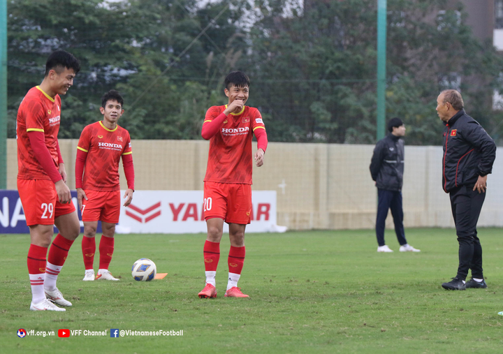 Tuyển Việt Nam tập luyện trong giá rét, sẵn sàng đấu Trung Quốc - 2