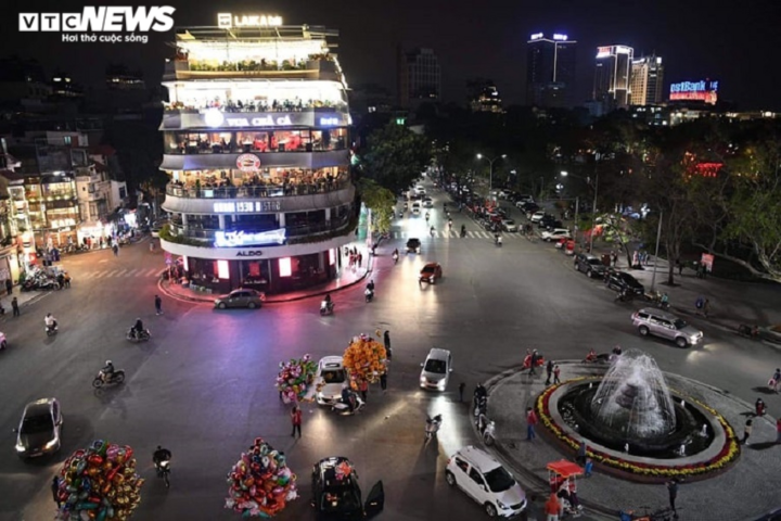 Cả nước đón giao thừa Tết Nhâm Dần 2022 - 7