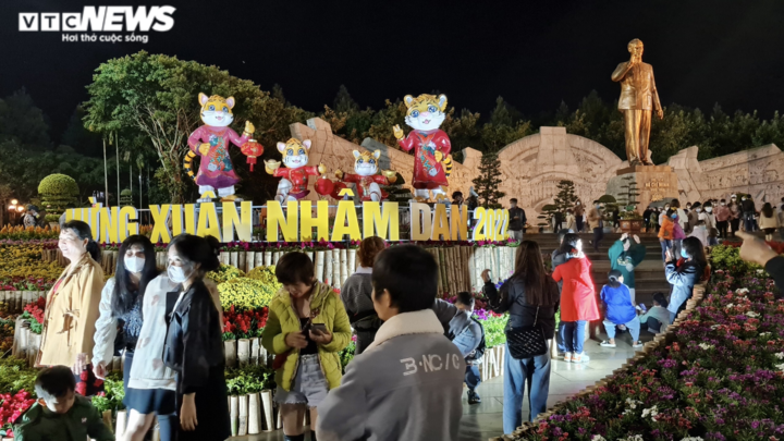 Cả nước đón giao thừa Tết Nhâm Dần 2022 - 15