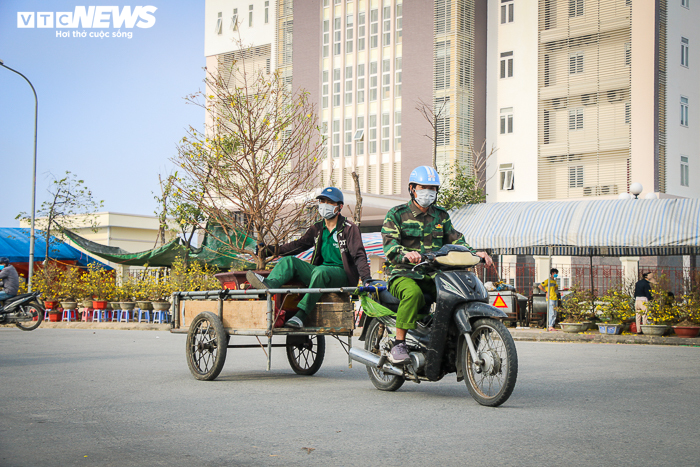 Ảnh: Kiếm tiền triệu mỗi ngày từ nghề 'chở Tết’ - 9