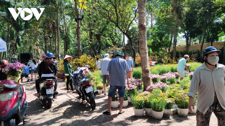 Chợ hoa Xuân ở TP.HCM nghỉ bán, dọn dẹp để trả mặt bằng - 4