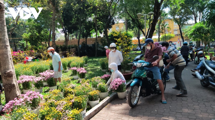 Chợ hoa Xuân ở TP.HCM nghỉ bán, dọn dẹp để trả mặt bằng - 3