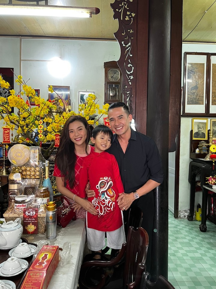 Sao Việt 'lên đồ' xúng xính ngày đầu năm mới - 10