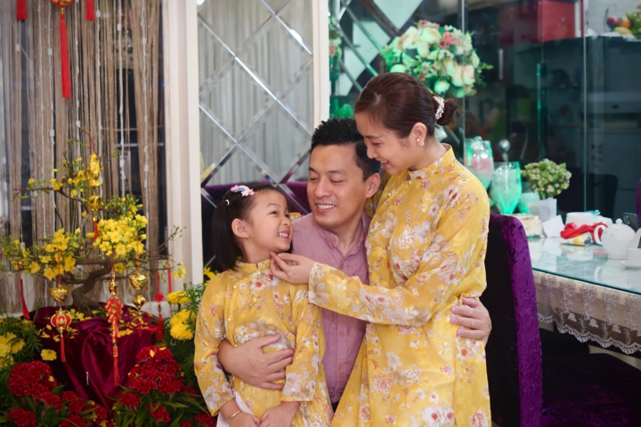 Sao Việt 'lên đồ' xúng xính ngày đầu năm mới - 6