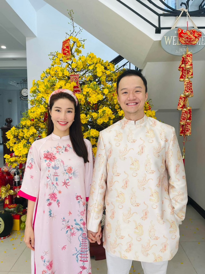 Ngày đầu năm của sao Việt - 1