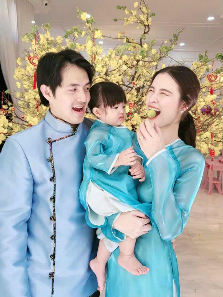 Ngày đầu năm của sao Việt - 8
