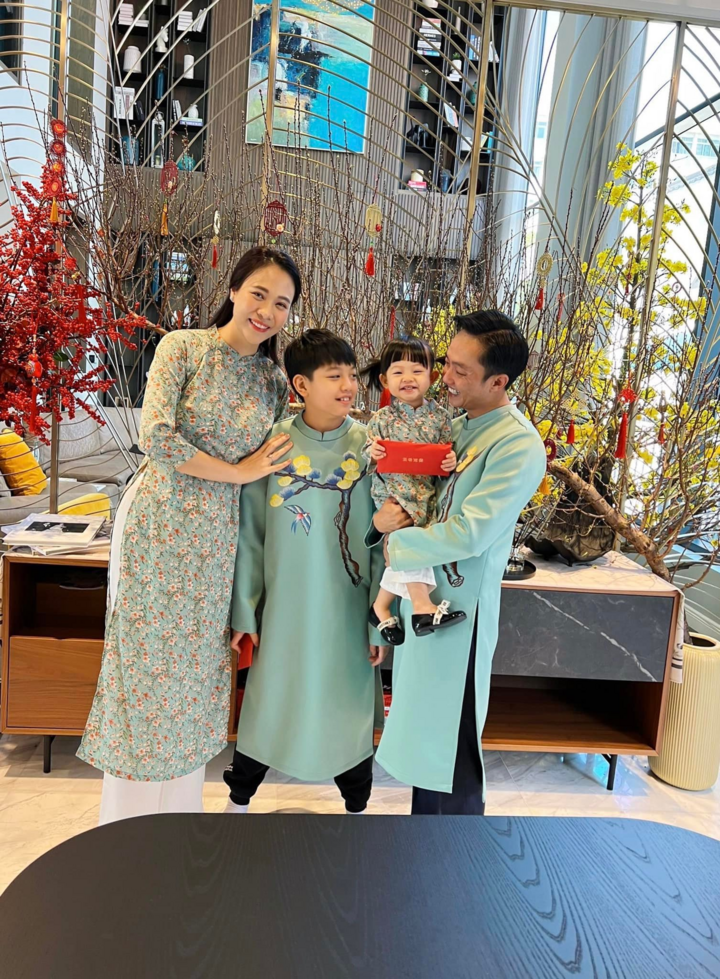 Ngày đầu năm của sao Việt - 10