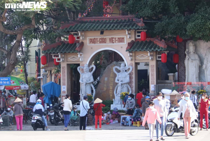 Thanh bình sớm mùng Một Tết - 11