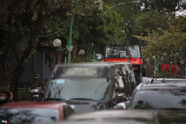 Các tuyến phố trung tâm Hà Nội kẹt cứng chiều mùng 1 Tết - 12