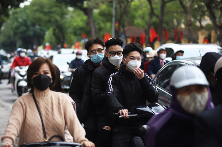 Các tuyến phố trung tâm Hà Nội kẹt cứng chiều mùng 1 Tết - 13