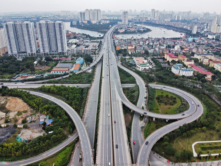 Các tuyến phố trung tâm Hà Nội kẹt cứng chiều mùng 1 Tết - 16