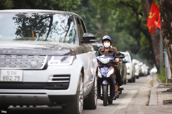 Các tuyến phố trung tâm Hà Nội kẹt cứng chiều mùng 1 Tết - 3