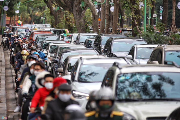 Các tuyến phố trung tâm Hà Nội kẹt cứng chiều mùng 1 Tết - 5