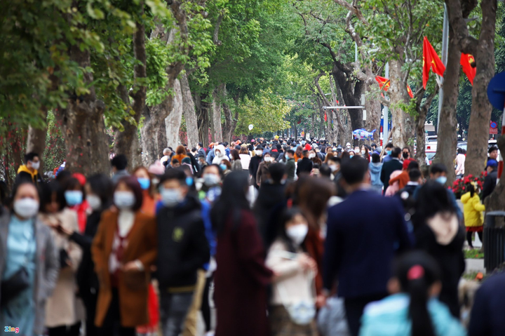 Các tuyến phố trung tâm Hà Nội kẹt cứng chiều mùng 1 Tết - 7