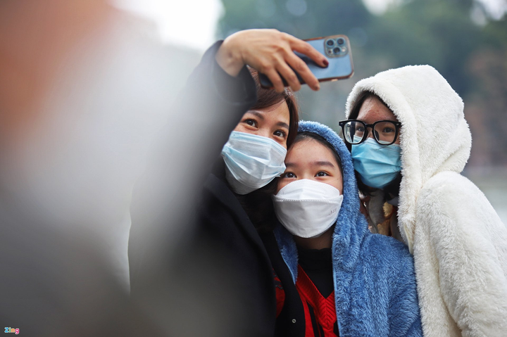 Các tuyến phố trung tâm Hà Nội kẹt cứng chiều mùng 1 Tết - 9