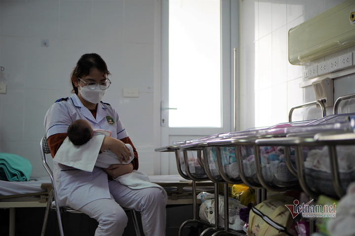 Tết đầu tiên của những em bé chào đời từ mẹ mắc COVID-19 - 6