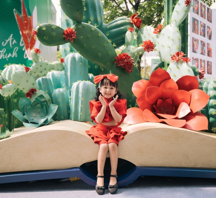 Bức tranh khổng lồ tại lễ hội đường sách TP.HCM hút khách tham quan - 5