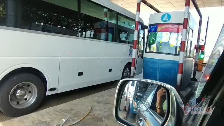 Xả trạm thu phí cao tốc TP.HCM - Long Thành - Dầu Giây - 12